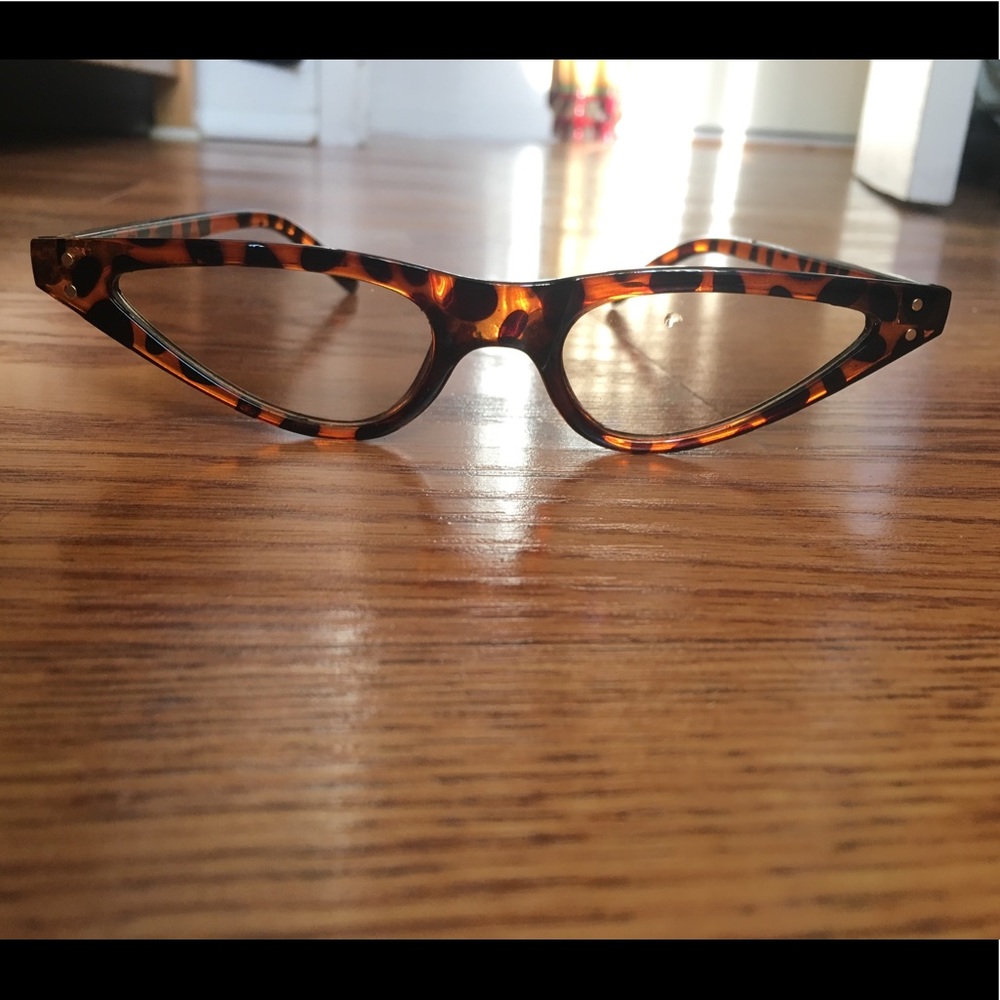 Vintage Retro Cat Eye Tortoise Glasses!